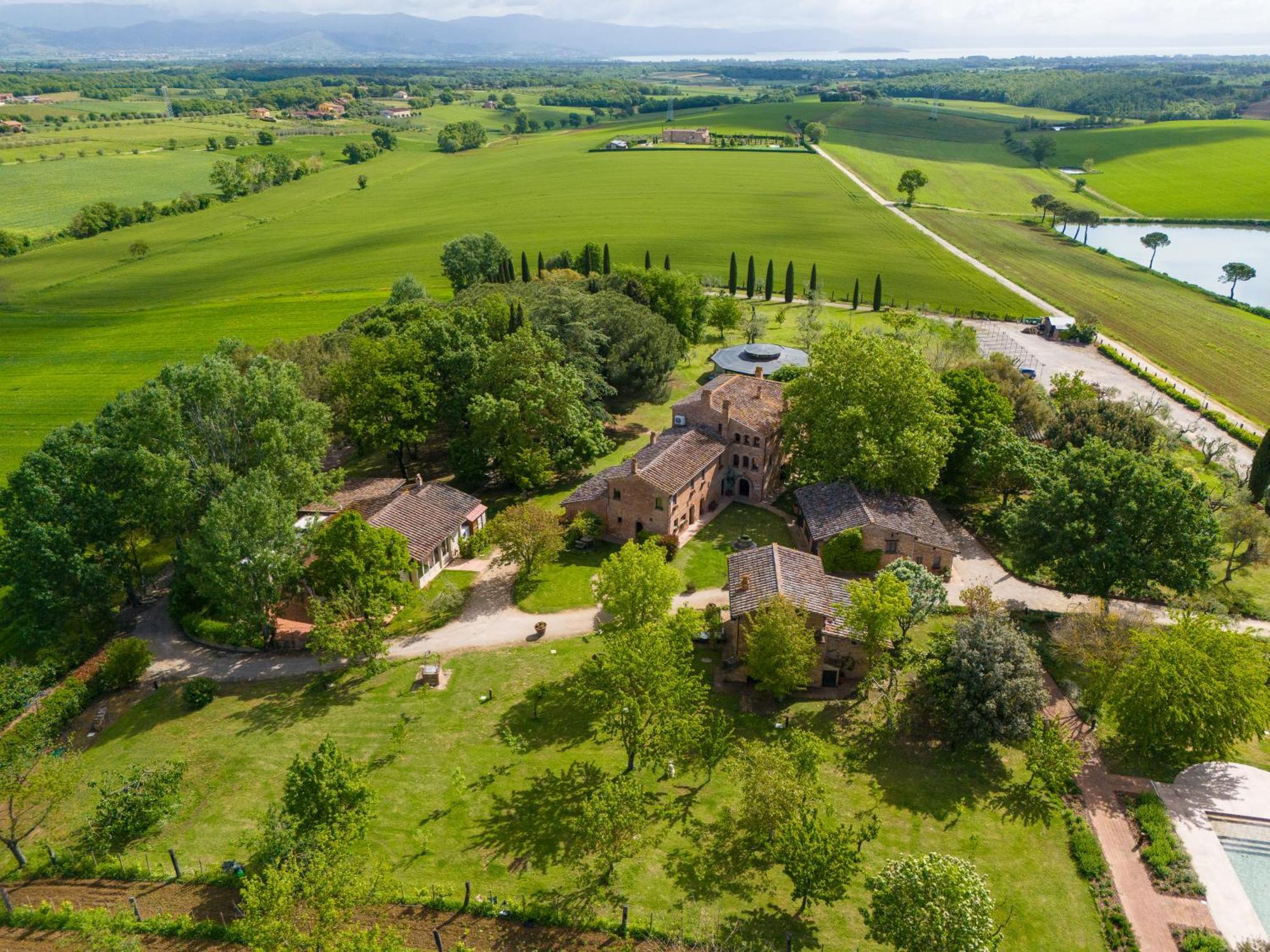 Equo Suites Petrignano Del Lago Exterior photo